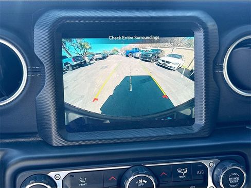 Used 2022 Jeep Wrangler Unlimited Sahara image 15