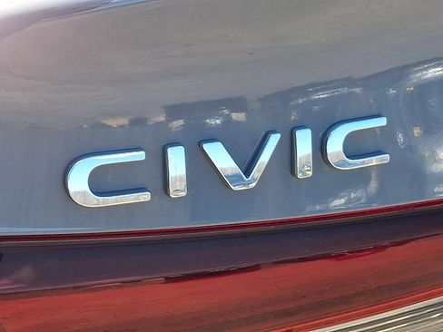 Used 2025 Honda Civic Sport image 4