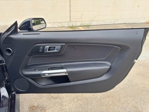 Used 2020 Ford Mustang Coupe RWD image 32