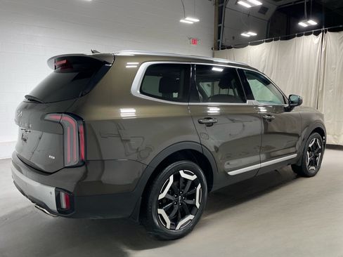Used 2024 Kia Telluride EX w/ EX Captain's Chair Package AWD/4WD image 4