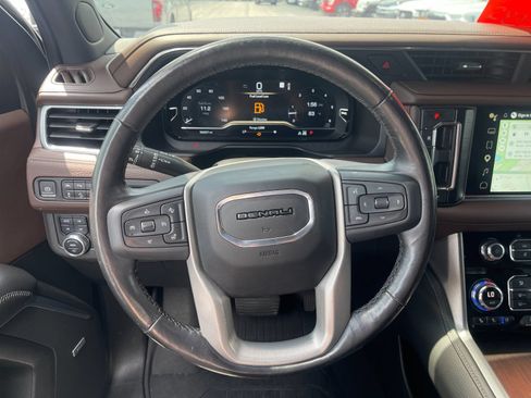 Used 2022 GMC Yukon Denali w/ Denali Premium Package AWD/4WD image 28