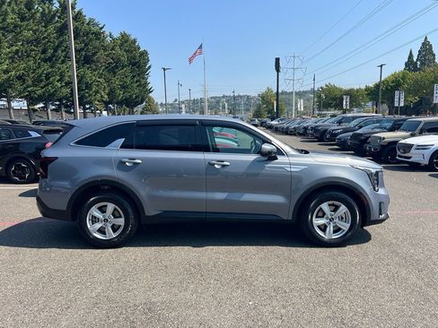 Certified 2025 Kia Sorento LX FWD image 6