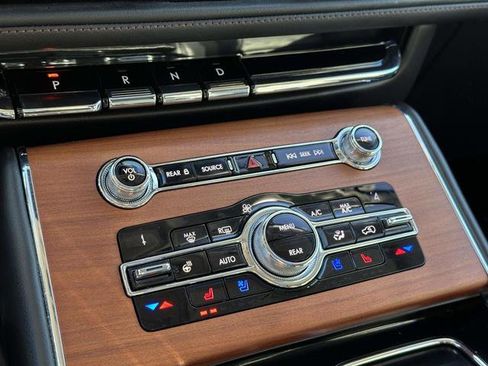 Used 2020 Lincoln Aviator Reserve w/ Equipment Group 202A image 19