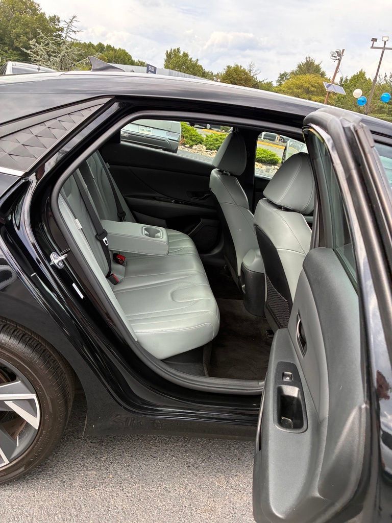 Used 2025 Hyundai Elantra Limited w/ Cargo Package FWD image 22