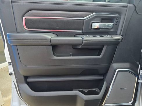 Used 2025 RAM 2500 Laramie AWD/4WD image 18