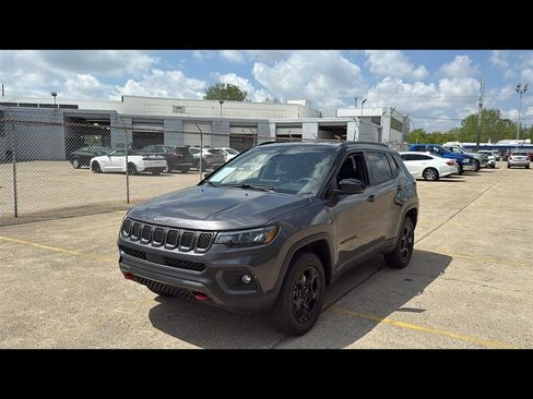 Used 2023 Jeep Compass Trailhawk image 2