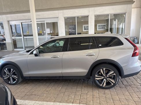Used 2025 Volvo V60 B5 Cross Country Plus AWD/4WD image 8