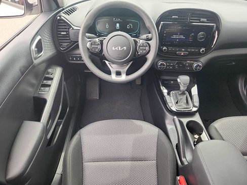 Used 2024 Kia Soul S FWD image 11