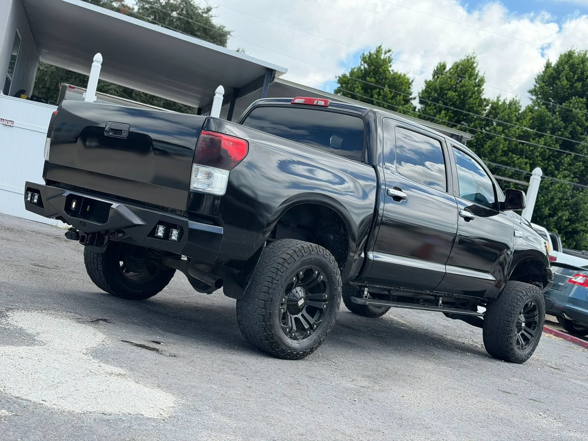 Used 2010 Toyota Tundra Limited RWD image 4