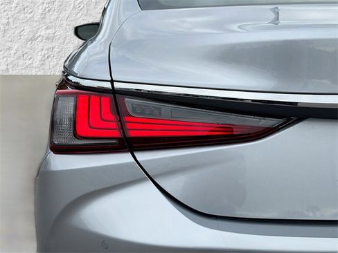 New 2025 Lexus ES 350 w/ Premium Package image 10