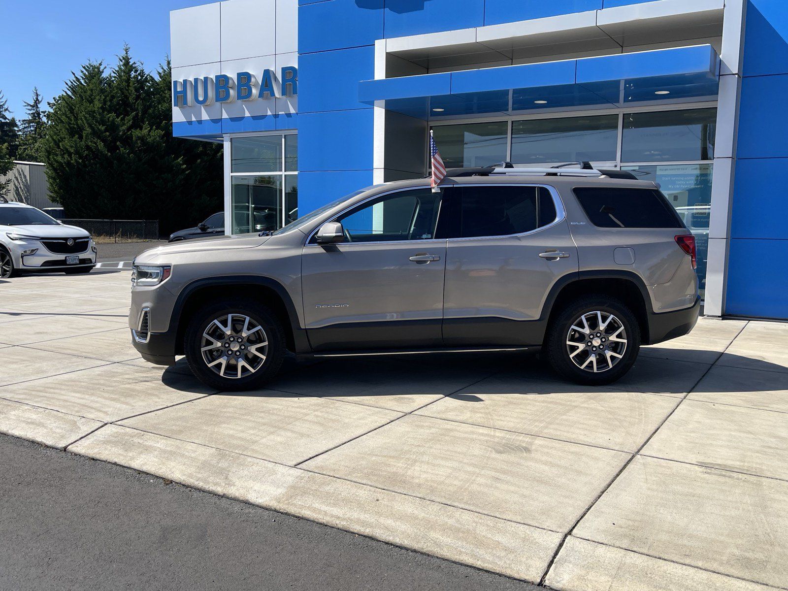 Used 2023 GMC Acadia SLE w/ Driver Convenience Package AWD/4WD image 2