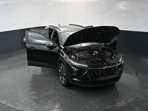 Used 2024 Chevrolet Trax RS w/ Driver Confidence Package FWD image 17