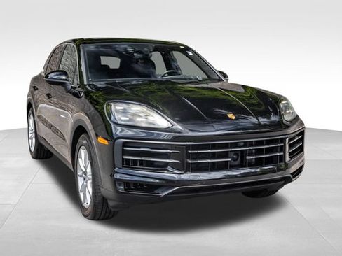Used 2024 Porsche Cayenne AWD/4WD image 2