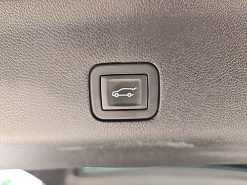 Used 2025 GMC Yukon XL Denali AWD/4WD image 60
