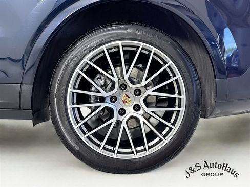 Used 2023 Porsche Cayenne Platinum Edition AWD/4WD image 40