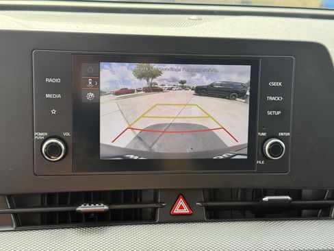 Used 2025 Kia Sportage LX image 22