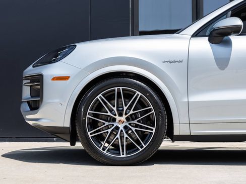 Certified 2026 Porsche Cayenne E-Hybrid Coupe AWD/4WD image 13
