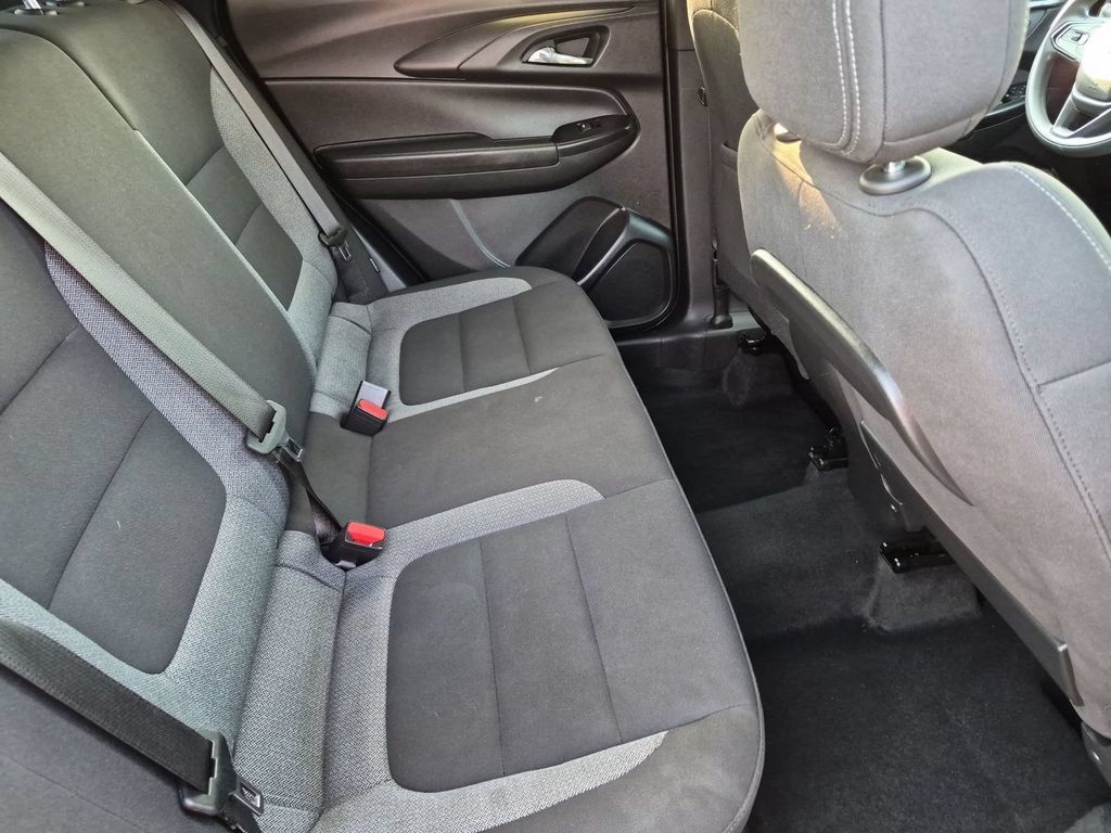 Used 2025 Chevrolet TrailBlazer LT AWD/4WD image 30