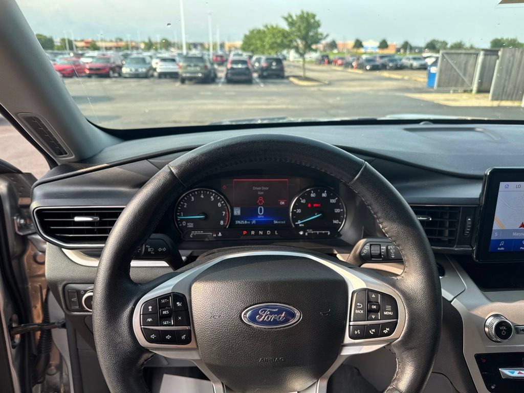 Used 2023 Ford Explorer XLT w/ Equipment Group 202A AWD/4WD image 13
