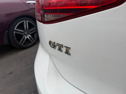 Used 2017 Volkswagen Golf 4-Door FWD image 26