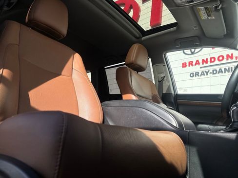 Used 2019 Toyota Highlander Limited image 22