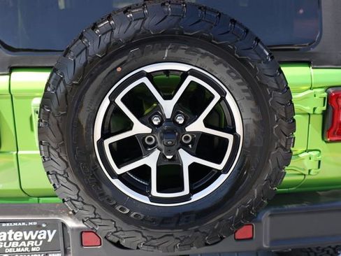 Used 2025 Jeep Wrangler Rubicon w/ Convenience Group AWD/4WD image 40