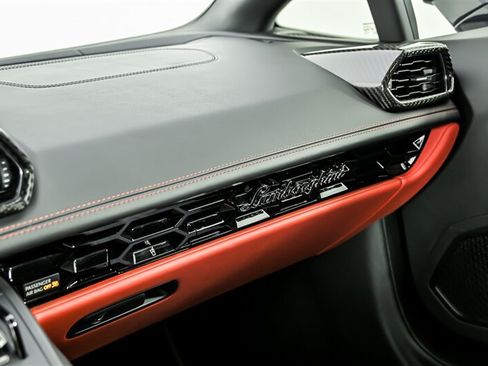 Used 2021 Lamborghini Huracan EVO RWD image 31