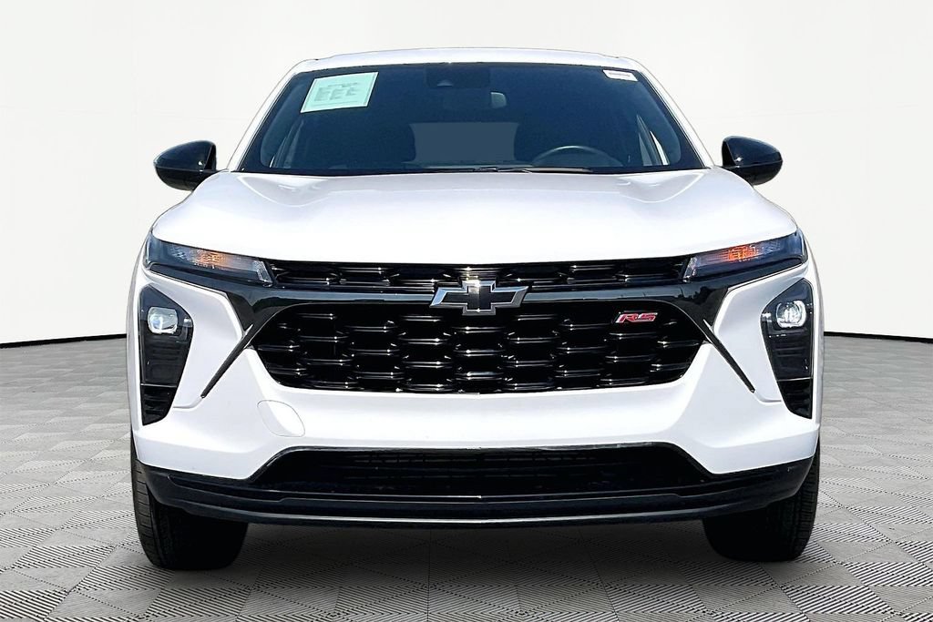 Used 2024 Chevrolet Trax RS w/ Driver Confidence Package FWD image 2