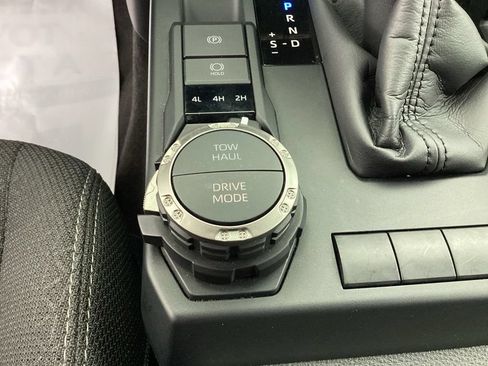 Used 2025 Toyota 4Runner SR5 AWD/4WD image 26