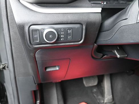 Used 2022 Ford Explorer XLT w/ Equipment Group 202A image 12