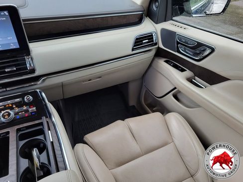 Used 2019 Lincoln Navigator Select RWD image 23