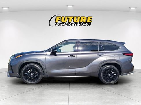 Used 2023 Toyota Highlander XSE FWD image 6
