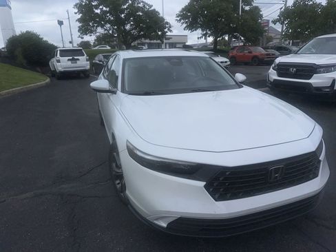 Used 2023 Honda Accord EX image 16