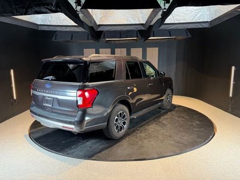 Used 2024 Ford Expedition XLT image 4
