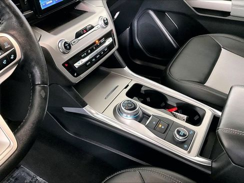 Used 2022 Ford Explorer XLT w/ Equipment Group 202A image 17