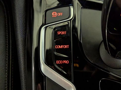 Used 2018 BMW 530i xDrive image 39