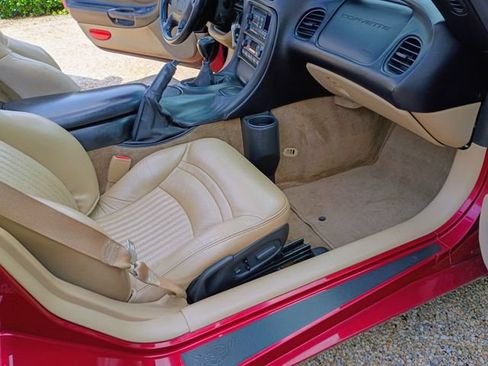 Used 2002 Chevrolet Corvette Convertible w/ Preferred Equipment Group2 RWD image 32