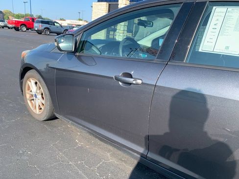 Used 2017 Ford Focus SE FWD image 12