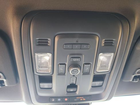 Used 2023 Chevrolet Suburban High Country AWD/4WD image 25