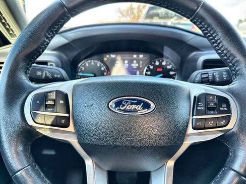 Used 2023 Ford Explorer XLT image 25
