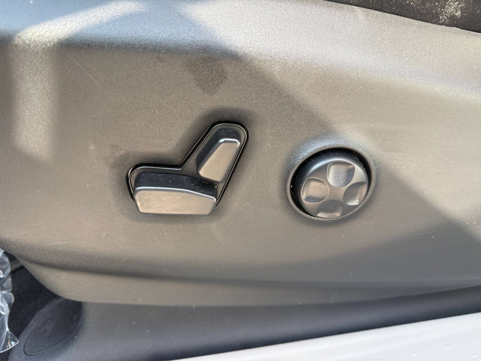 Used 2024 Chrysler Pacifica Touring-L FWD image 21