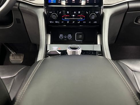 Used 2024 Jeep Grand Cherokee L Limited w/ Luxury Tech Group II image 46