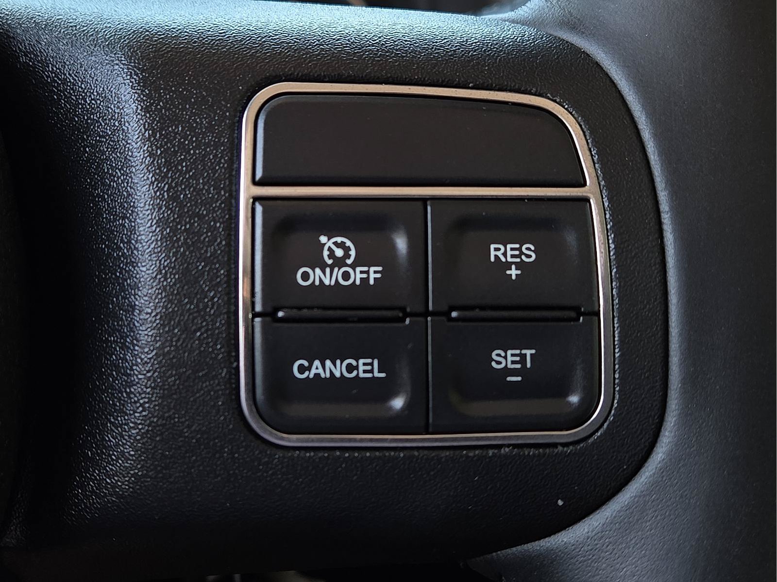 Used 2018 Jeep Wrangler Unlimited Sport w/ Connectivity Group AWD/4WD image 18