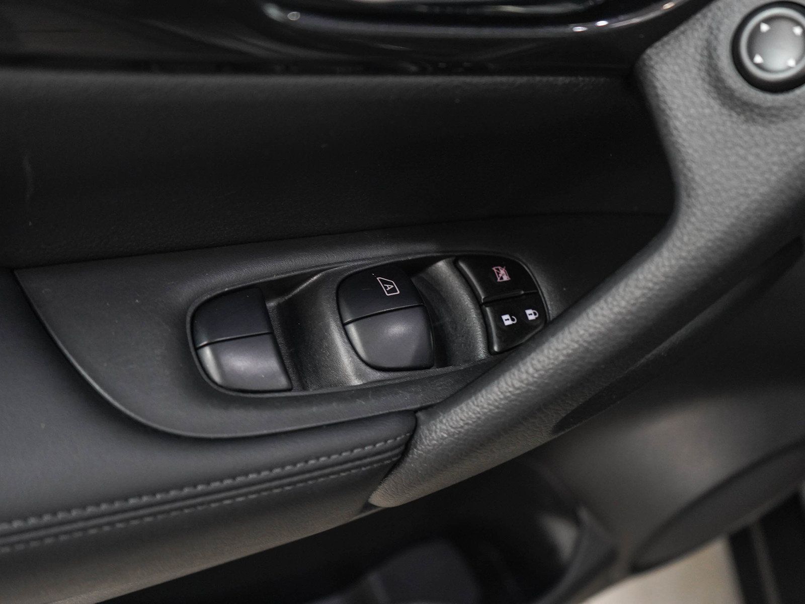 Used 2019 Nissan Rogue SV AWD/4WD image 20