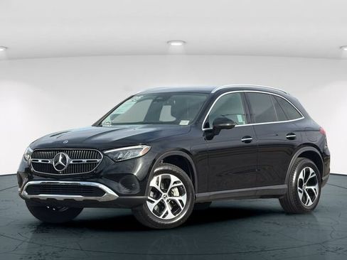 Used 2025 Mercedes-Benz GLC 350e 4MATIC image 2
