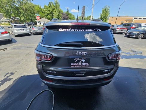 Used 2018 Jeep Compass Latitude w/ Popular Equipment Group AWD/4WD image 9