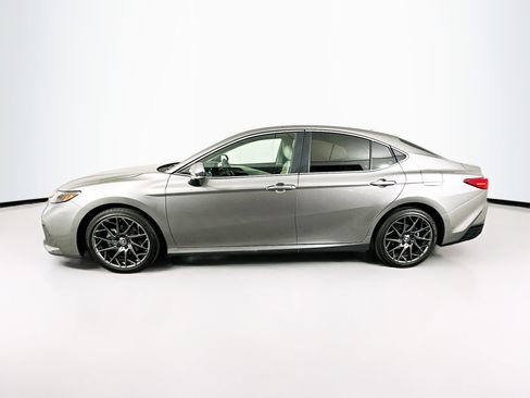 Used 2025 Toyota Camry XLE image 4
