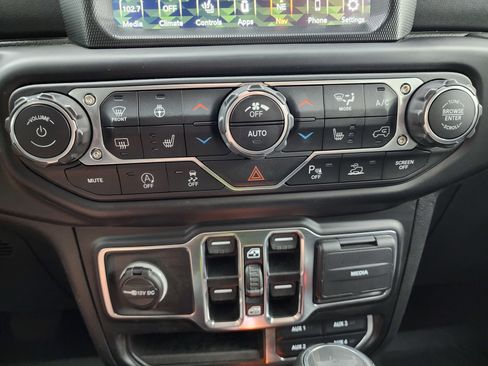 Used 2022 Jeep Wrangler Unlimited Sahara w/ LED Lighting Group image 35