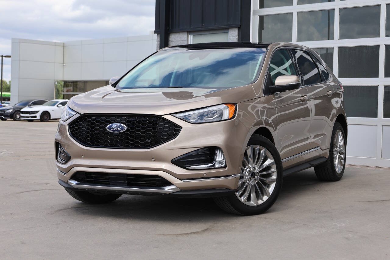 Used 2021 Ford Edge Titanium w/ Equipment Group 301A AWD/4WD image 3
