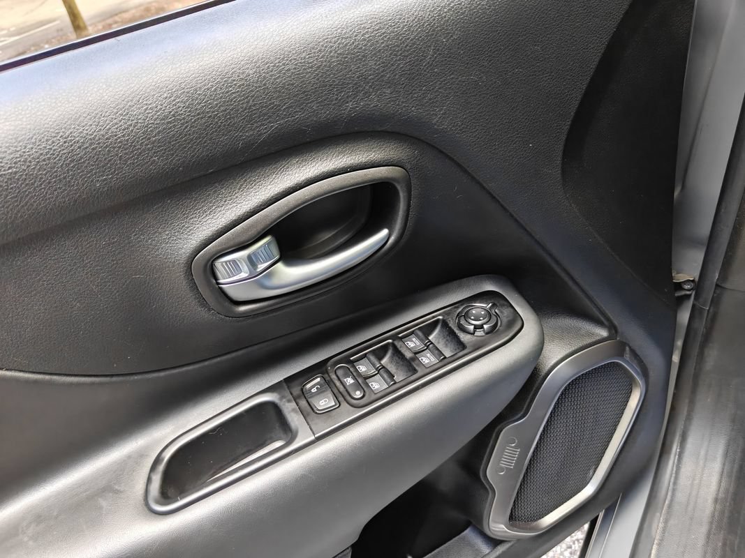 Used 2021 Jeep Renegade Limited AWD/4WD image 23
